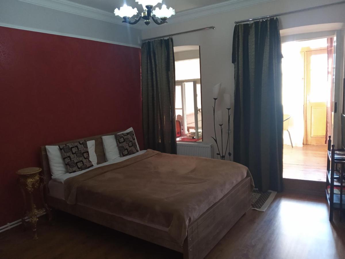 Apartment In The Heart Of Old Tbilisi Exteriör bild